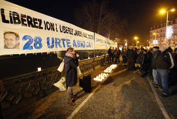 Ion Kepa Paroten askatasuna aldarrikatzeko elkarretaratzea burutu zuten Baionan azaroaren 7an. ©Isabelle Miquelestorena Ion Kepa Paroten askatasuna aldarrikatzeko elkarretaratzea burutu zuten Baionan abenduaren 21ean. ©Bob EDME.