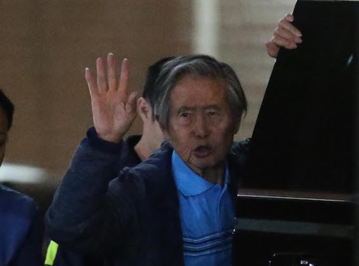 Fujimori, a su salida de la clínica. (Luka GONZALES/AFP)