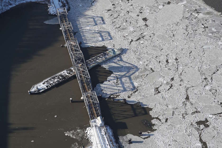El río Hudson, con placas de hielo. (JOHN MOORE / AFP)