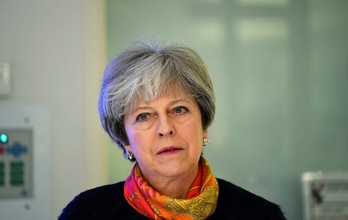 La primera ministra británica, Theresa May, durante una visita a un hospital el pasado 4 de enero. (Toby MELVILLE/AFP)