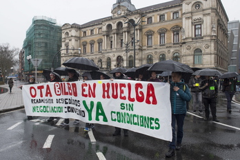 Movilización de los trabajadores de la OTA en huelga. (Monika DEL VALLE / ARGAZKI PRESS)