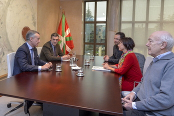 Iñigo Urkullu eta Jonan Fernandez Gure Esku Dago dinamikaren ordezkariekin bildu dira. (Juanan RUIZ / ARGAZKI PRESS)