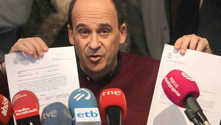 Patxi Zamora en la rueda de prensa que ofreció junto a numerosas personas el pasado 19 de enero.