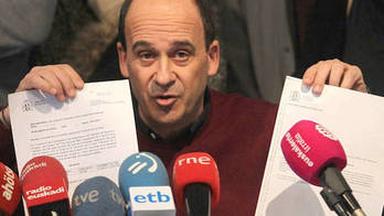 Patxi Zamora en la rueda de prensa que ofreció junto a numerosas personas el pasado 19 de enero.