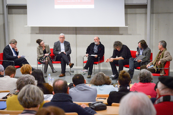 Mesa redonda celebrada en Baiona. (Isabelle Miquelestorena / ARGAZKI PRESS)