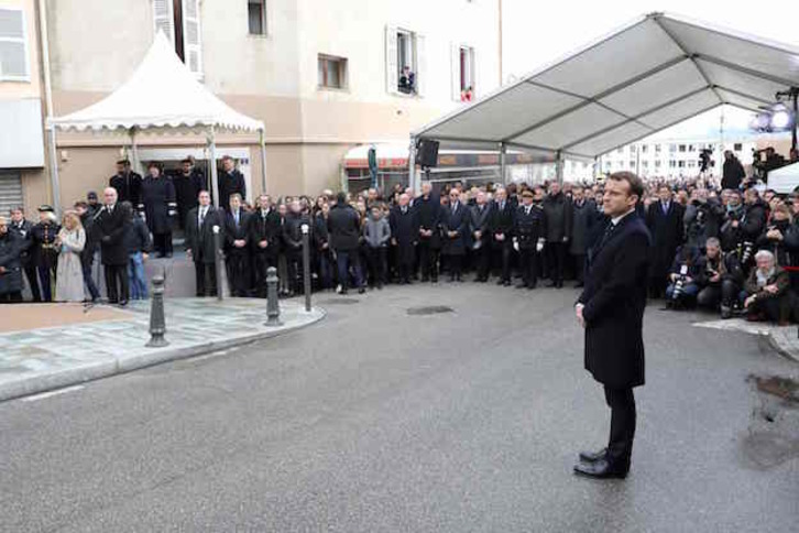 Emmanuel Macron ha presidido el homenaje al prefecto Erignac. (LUDOVIC MARIN / AFP)