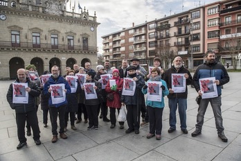 Kalera Kalerak torturaren aurkako eguneko ekitaldien aurkezpena egin du Irunen. (Juanan RUIZ / ARGAZKI PRESS)