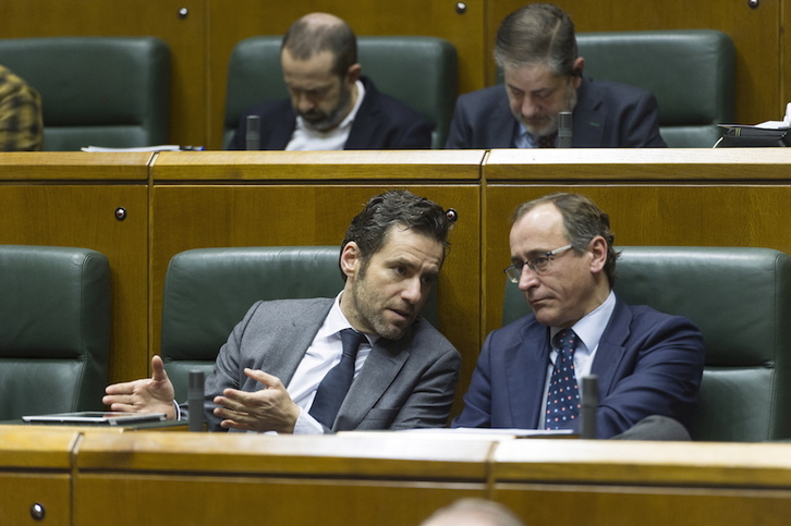 Sémper, junto a Alfonso Alonso en la Cámara de Gasteiz. (Juanan RUIZ/ARGAZKI PRESS)