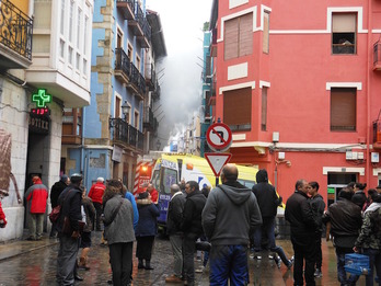 Humareda en la calle Bidebarrieta de Bermeo. (Bermeoko Udala)