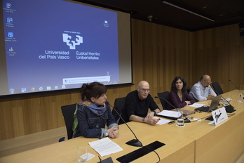 Mesa redonda sobre la tortura que se ha celebrado en Donostia. (Juan Carlos RUIZ / ARGAZKI PRESS)