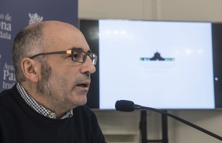 El concejal Abaurrea, en la presentación de las jornadas sobre Los Caídos. (Jagoba MANTEROLA/ARGAZKI PRESS)