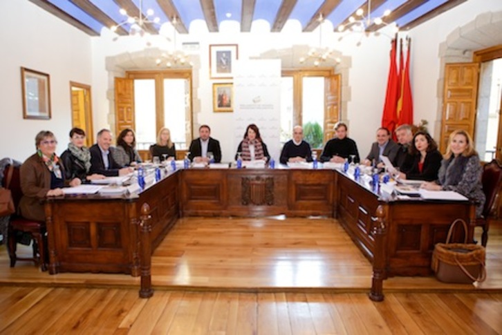 La Mesa y Junta de Portavoces de la Cámara se ha reunido en el ayuntamiento de Viana. (PARLAMENTO DE NAFARROA)