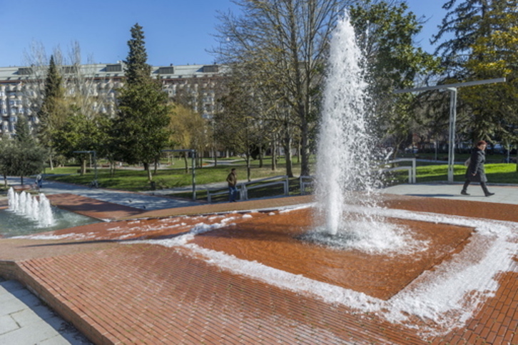 Hielo esta mañana en Gasteiz. (Juanan RUIZ / ARGAZKI PRESS)