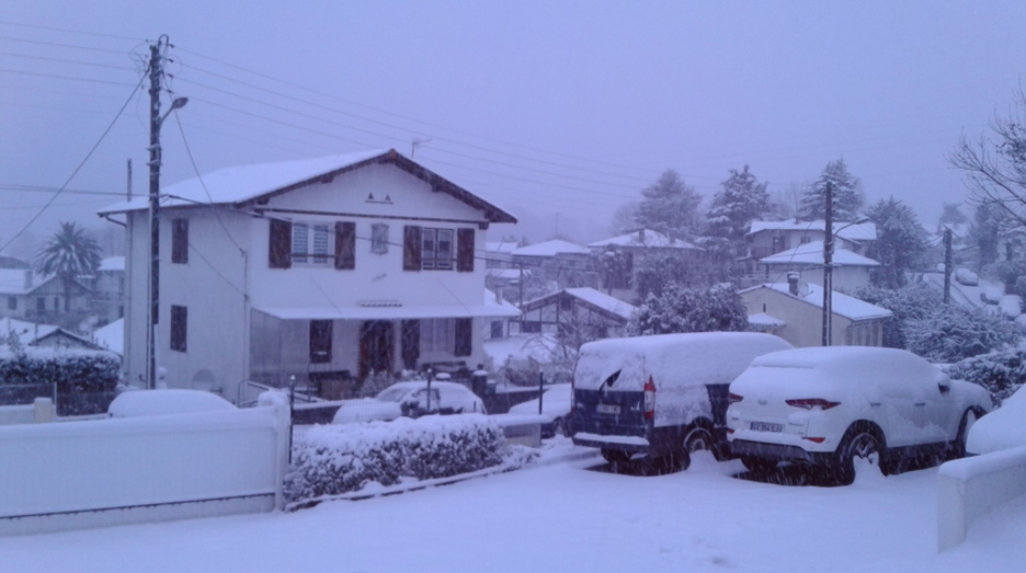 Hendaye aussi s’est réveillée sous la neige ce matin. ©Maite Ubiria