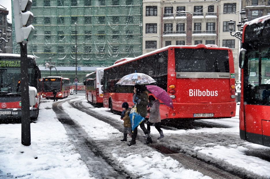 El servicio de Bilbobus ha sido suspendido a primera hora. (ARGAZKI PRESS)