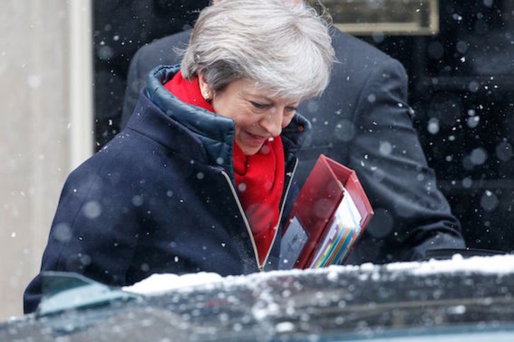 Theresa May, a su salida del número 10 de Downing Street. (Tolga AKMEN/AFP)