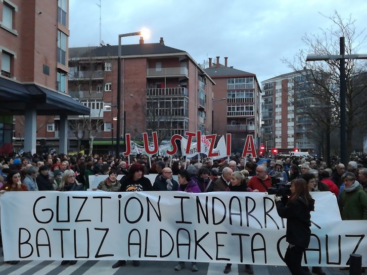Cabecera de la manifestación en Gasteiz. (@Ion_Salgado)