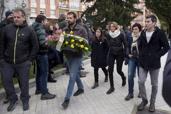 Representantes de la izquierda abertzale han acudido al tanatorio esta mañana. (Iñigo URIZ/ARGAZKI PRESS)