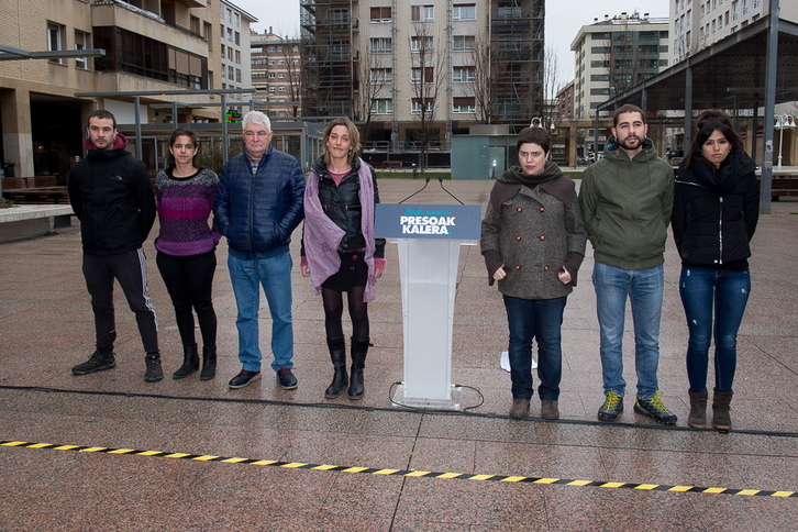 Representantes de los colectivos que forman Kalera Kalera han acudido a la comparecencia de hoy en Iruñea. (Iñigo URIZ/ARGAZKI PRESS)