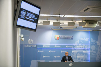 Josu Erkoreka, durante su comaprecencia posterior al Consejo de Gobierno. (IREKIA.EUS)