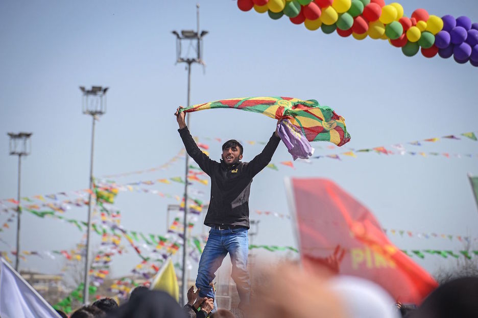 Kolorea nagusi Diyarbakirren. (Ilyas AKENGIN / AFP)