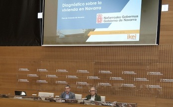 El vicepresidente Laparra y el director general, Patxi Tuñón, en la presentación del Diagnóstico del Plan de Vivienda de Nafarroa. (GOBIERNO DE NAFARROA)