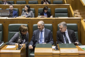 Iñigo Urkullu, Josu Erkoreka eta Arantxa Tapia, Gasteizko Legebiltzarrean. (Juanan RUIZ/FOKU)