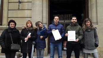 Presentación en Iruñea de una ILP para mejorar la legislación de vivienda y renta garantizada.