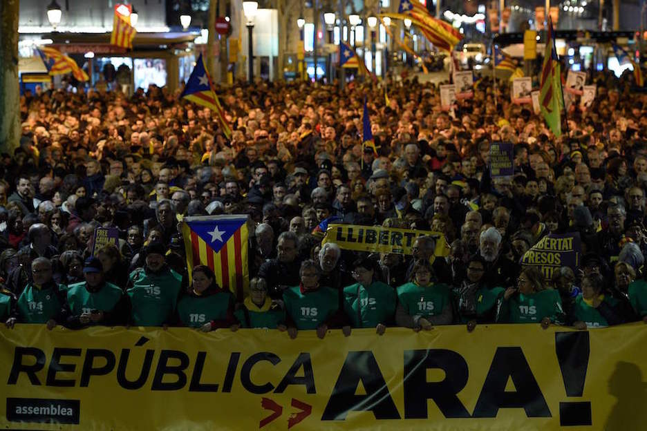 Los manifestantes han reclamado la implementación de la República. (Pau BARRENA / AFP)