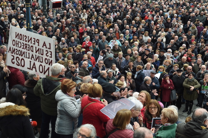 Pensionistas concentrados en Bilbo. (FOKU)