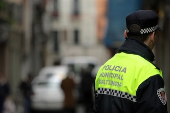 Policía Municipal de Iruñea ha puesto en marcha el plan para evitar botellones y consumo de estupefacientes por menores y molestias a vecinos. (AYUNTAMIENTO DE IRUÑEA)