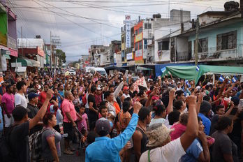La caravana de migrantes a su paso por la ciudada mexicana de Oaxaca. (Victoria RAZO / AFP)