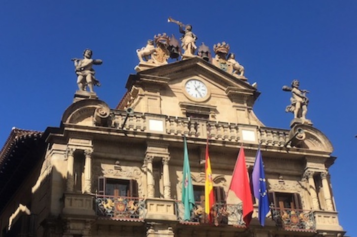 Iruñea se compromete a impedir la discriminación en el Día contra LGTBIfobia.
