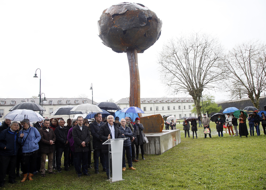 La sculpture de la paix mesure 8 mètres de hauteur @Bob EDME