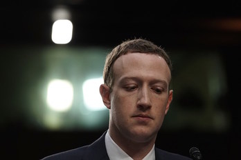 Mark Zuckerberg, en su comparecencia ante la comisión del Senado. (ALEX WONG / AFP)