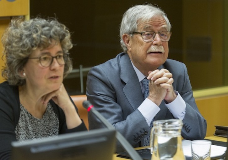 El exmagistrado Joaquín Giménez, en su comparecencia en el Parlamento de Gasteiz. (Juanan RUIZ/FOKU)