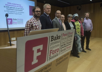 Los intervinientes en la mesa redonda. (Jon URBE / FOKU)