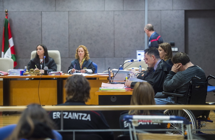 Imagen de la primera sesión del juicio contra Jorge Mateos por la muerte de Leire Rodríguez. (Luis JAUREGIALTZO / FOKU)