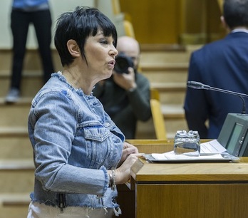 La parlamentaria de EH Bildu Maddalen Iriarte, durante el pleno del pasado viernes. (Juanan RUIZ/FOKU)