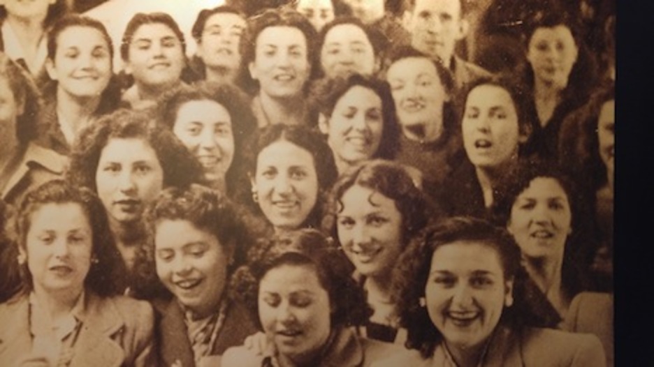 Grupo de mujeres solidarias que ayudaron a los prisioneros.