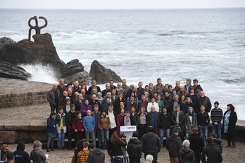 Miembros de la izquierda abertzale que han comparecido en Donostia. (Jon URBE/FOKU)