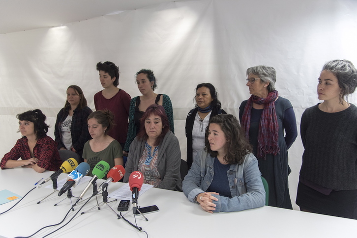 El Movimiento Feminista de Donostia ha denunciado el trato recibido por las mujeres en el centro de media y larga estancia Bidean. (Andoni CANELLADA / FOKU)