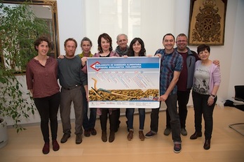 Organizadores, productores y entidades locales en la presentación de II Parlamento de Soberanía Alimentaria. (PARLAMENTO DE NAFARROA)