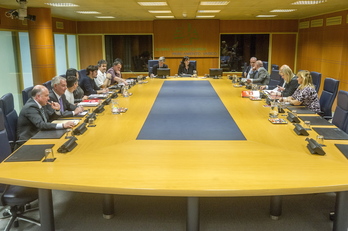 Sesión de la ponencia de autogobierno celebrada este miércoles. (Juanan RUIZ / FOKU)