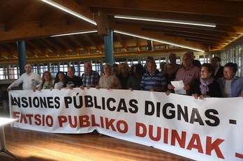 Los pensionistas de Bizkaia han comparecido en Bilbo para llamar a manifestarse el próximo día 26. (FOKU)