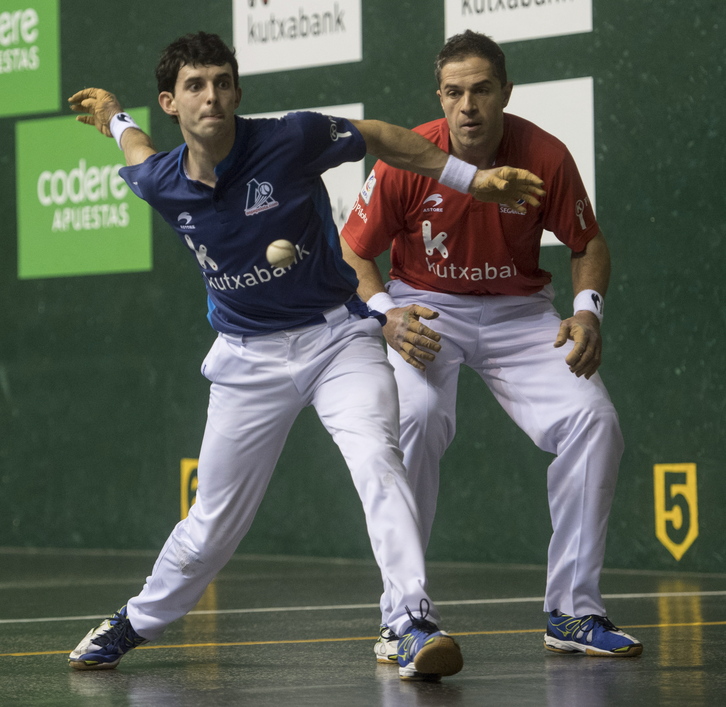 Altuna y Olaizola en un partido de marzo. (Jon URBE / FOKU)