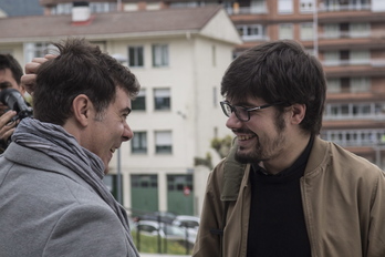 Eduardo Santos y Lander Martínez se han reunido en Irurtzun. (Jagoba MANTEROLA / FOKU)