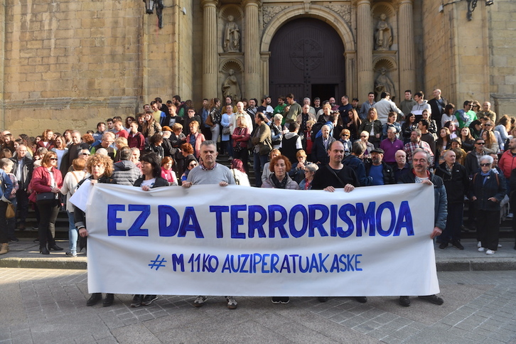 ‘Ez da terrorismoa’, han reclamado en Errenteria ante el inminente juicio a cuatro jóvenes. (Jon URBE / FOKU)