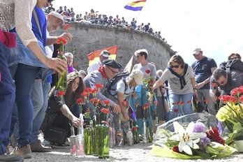 Acto de recuerdo a los represaliados en el fuerte de Ezkaba. (Idoia ZABALETA/FOKU)