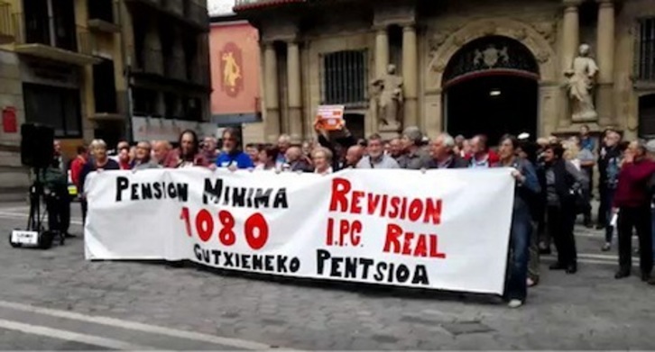 Imagen de una movilización de pensionistas en Iruñea. (AHOTSA)